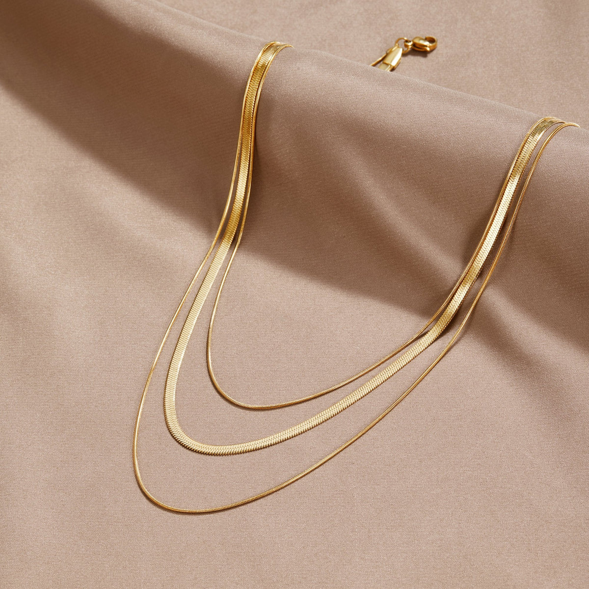 ELEGANT MULTI-LAYERED CHAIN NECKLACE – House Of Luxe